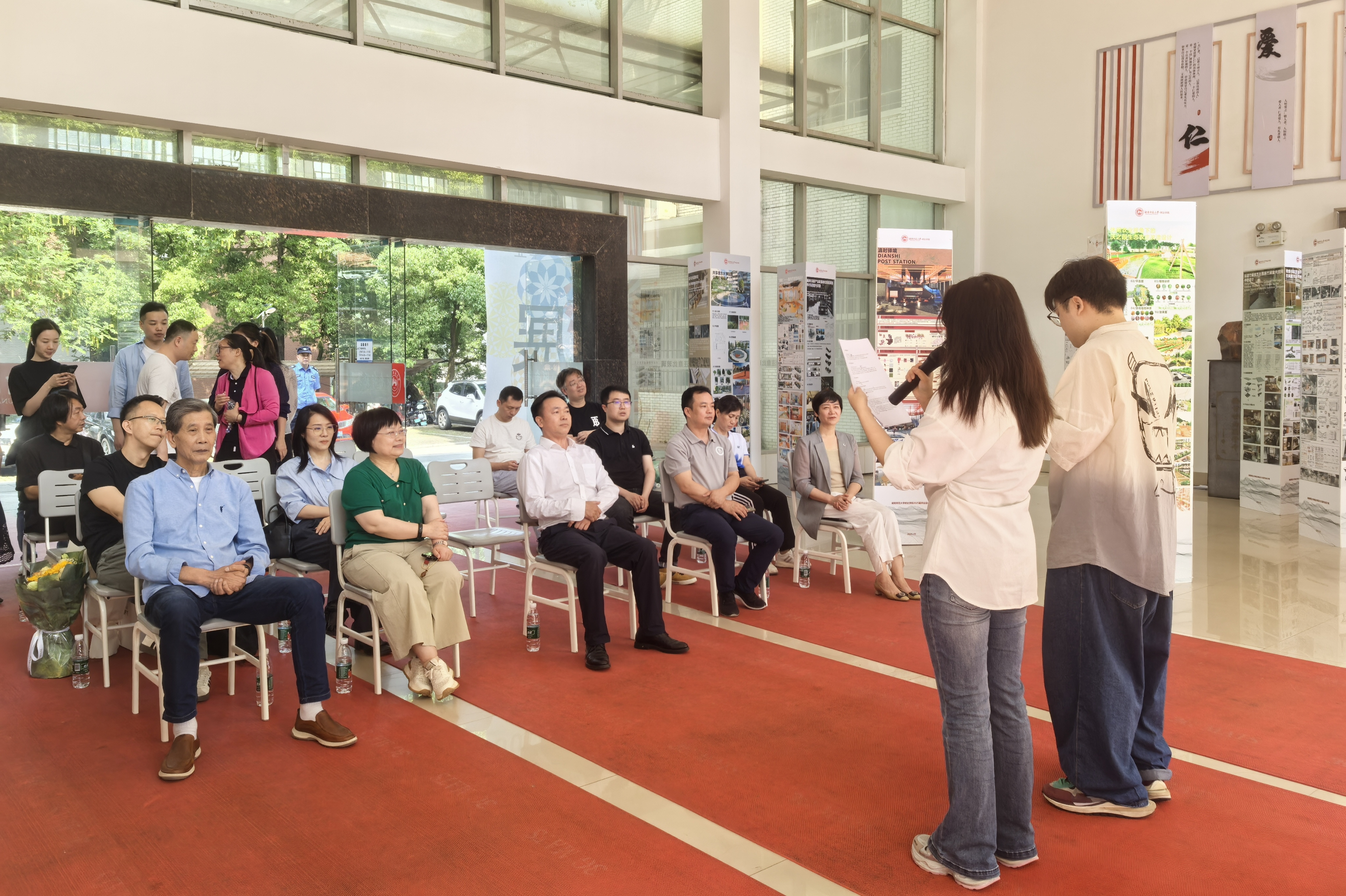 学院举办2025届艺术设计专业毕业设计作品展-树达学院
