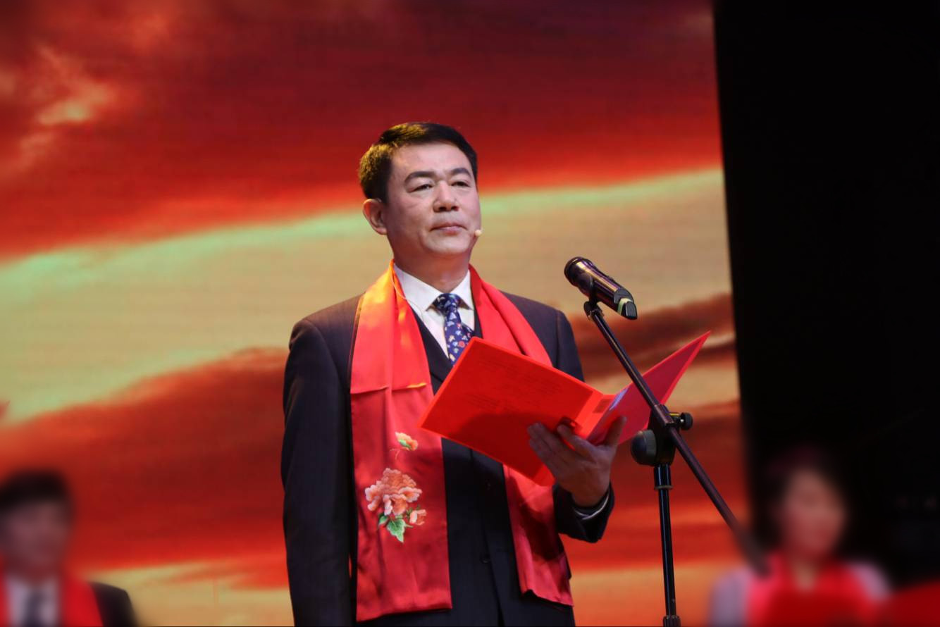 孙洪涛院长出演校双节开幕式晚会